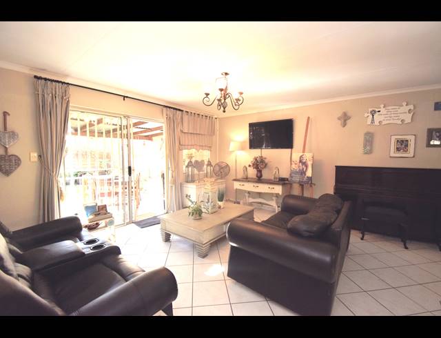 2 BEDROOM SIMPLEX FOR SALE IN NORTHWOLD